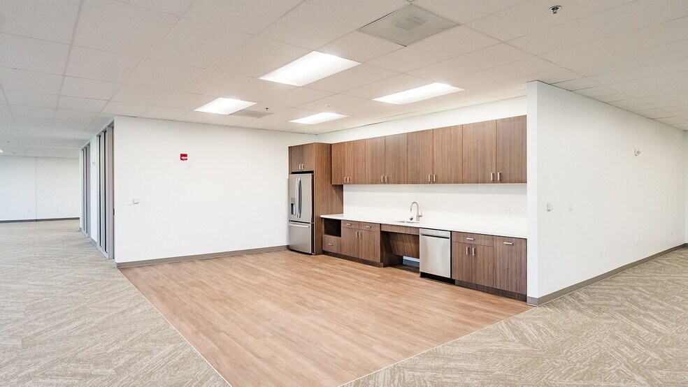 More Photos Of 9601 Amberglen Blvd, Austin Office For Lease