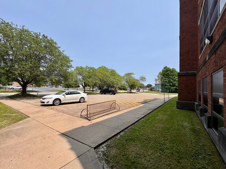 More Photos Of 208 S Johnson St, Macomb Schools For Sale