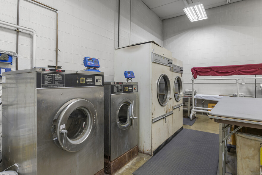 More Photos Of 24101 W Warren St, Dearborn Heights Freestanding For Sale