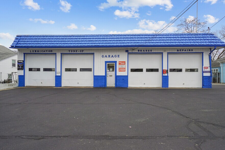 Primary Photo Of 10 Gansett Ave, Cranston Auto Repair For Sale