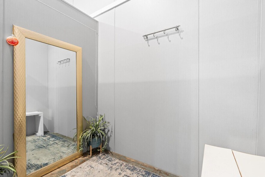 More Photos Of 104 W Elm St, Hillsboro Storefront Retail Office For Lease