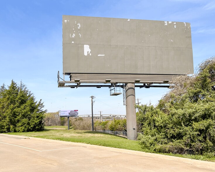 More Photos Of 3155 W Wheatland Rd, Dallas Freestanding For Sale