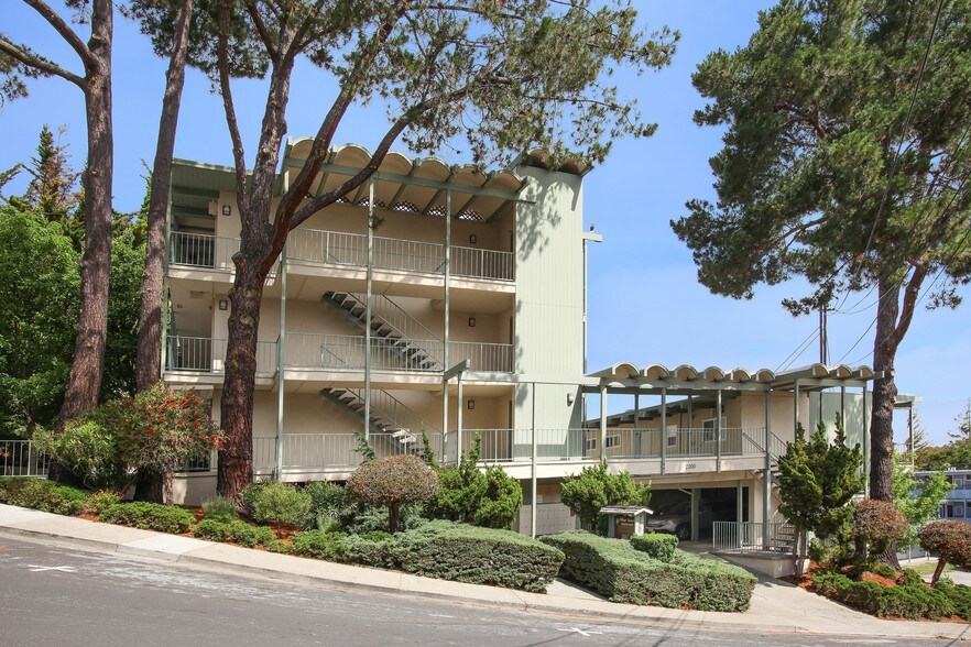 More Photos Of 2200 Village Ct, Belmont Apartments For Sale