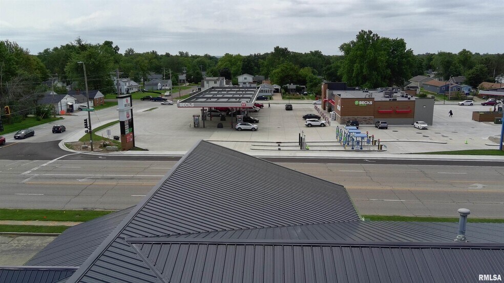 More Photos Of 921 E War Memorial Dr, Peoria Heights General Retail For Lease