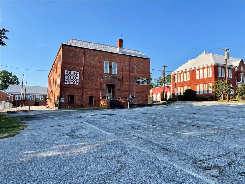 More Photos Of 201 N College St, Walhalla Specialty For Sale