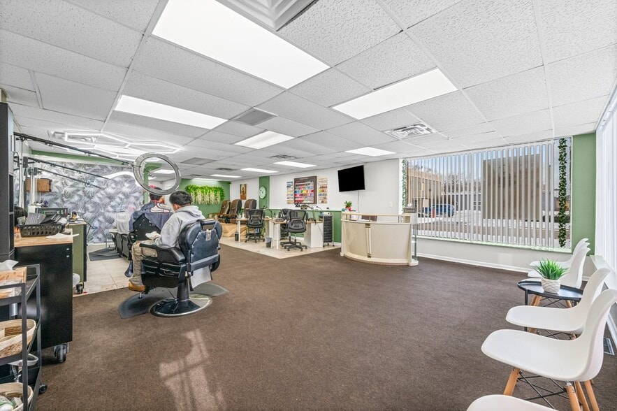 More Photos Of 1104 W Glen Flora Ave, Waukegan Storefront Retail Office For Sale