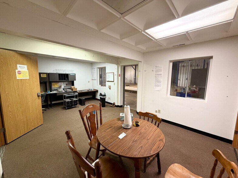 More Photos Of 4303 E 39th St, Kearney Warehouse For Sale