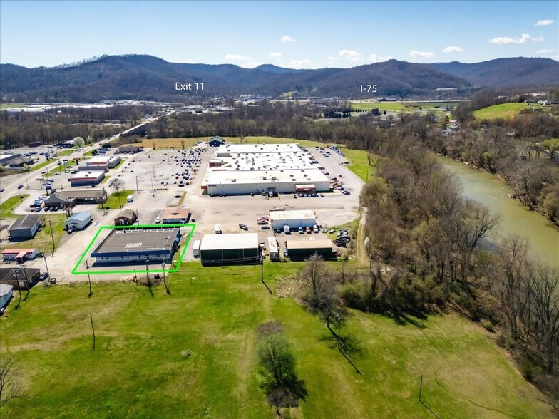 More Photos Of 841 S Highway 25 W, Williamsburg Flex For Sale