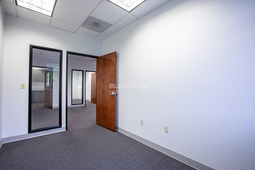 More Photos Of 9430 SW Coral St, Tigard Office For Lease