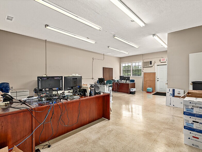 More Photos Of 141 Glenn Bridge Rd, Arden Light Distribution For Lease