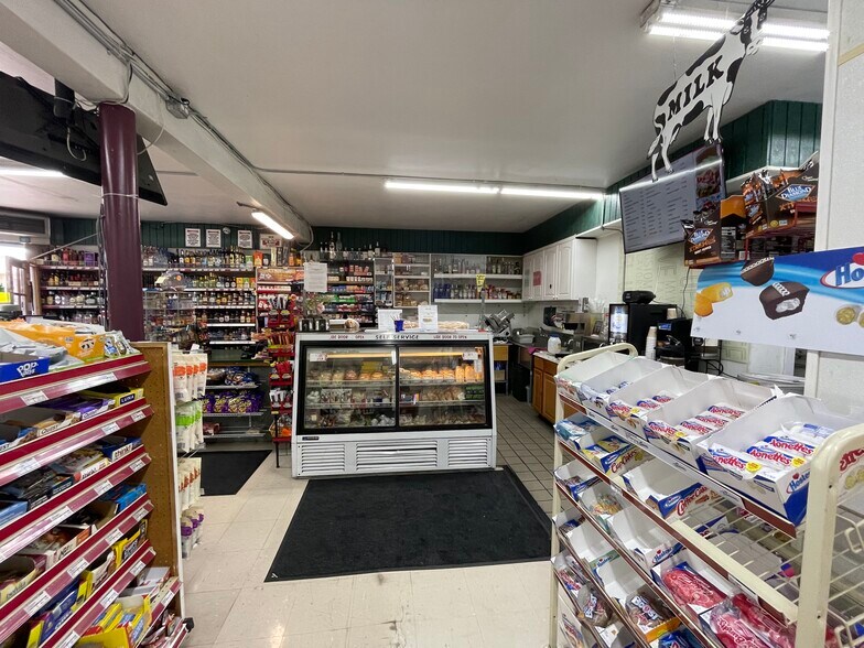 More Photos Of 212 S E St, Santa Rosa Storefront Retail Residential For Sale