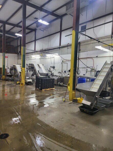 More Photos Of 1000 Lawrence St, Los Angeles Warehouse For Sale