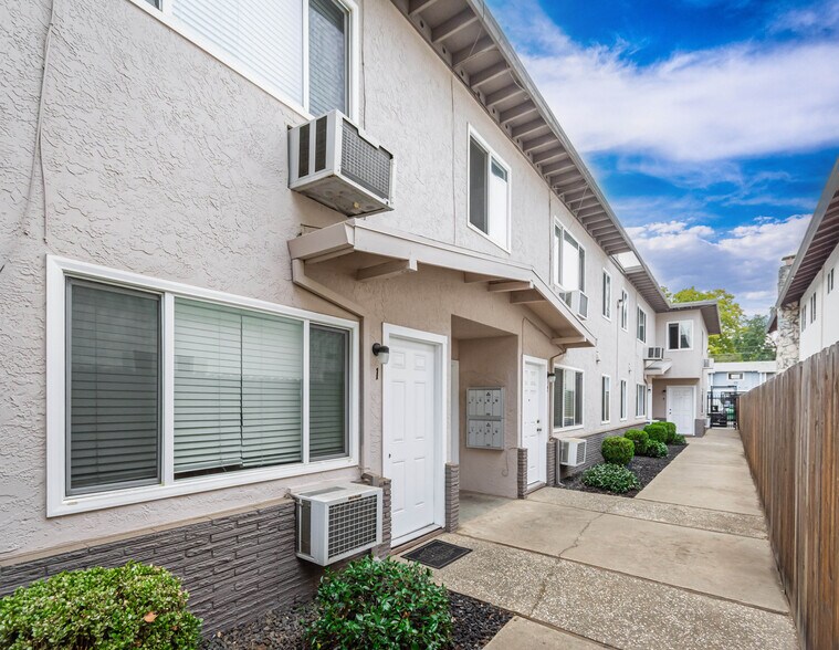 More Photos Of 1817 W St, Sacramento Apartments For Sale