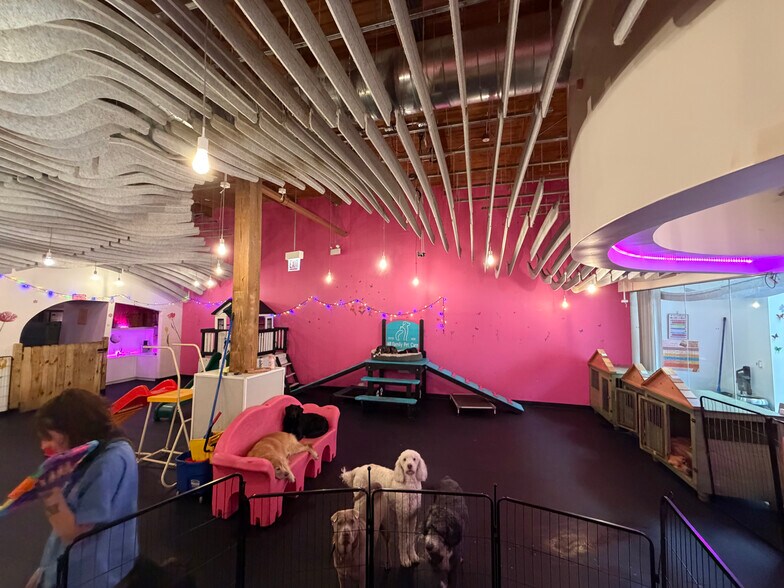 More Photos Of 819-823 W Eastman St, Chicago Freestanding For Lease