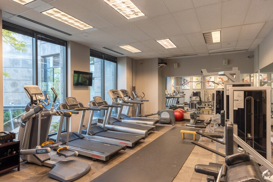 More Photos Of 2150 E Lake Cook Rd, Buffalo Grove Office For Lease