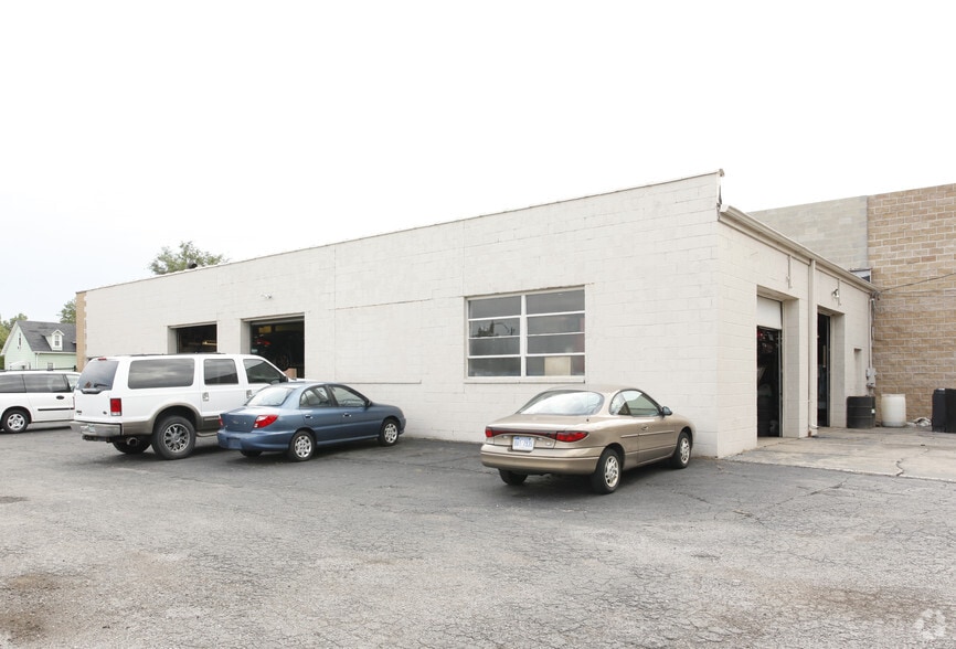 More Photos Of 36125 Ford Rd, Westland Auto Repair For Sale