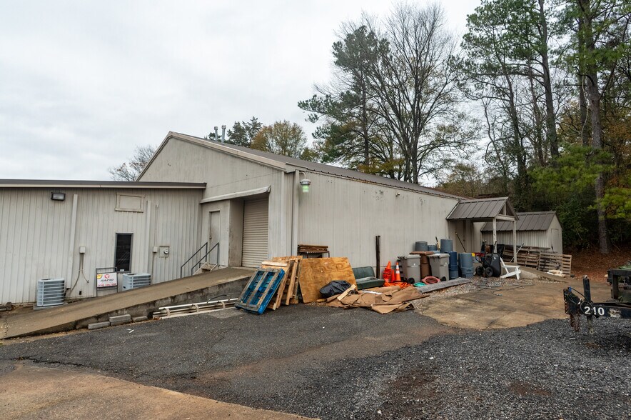 More Photos Of 606 S Tennessee St, Cartersville Flex For Lease
