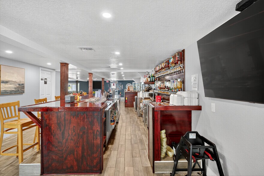 More Photos Of 765 3rd Ave, Welaka Restaurant For Sale