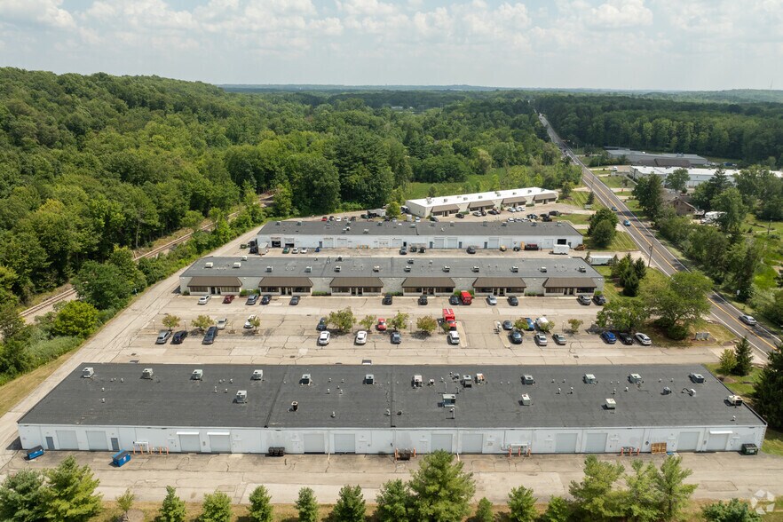 More Photos Of 9263 Ravenna Rd, Twinsburg Showroom For Lease