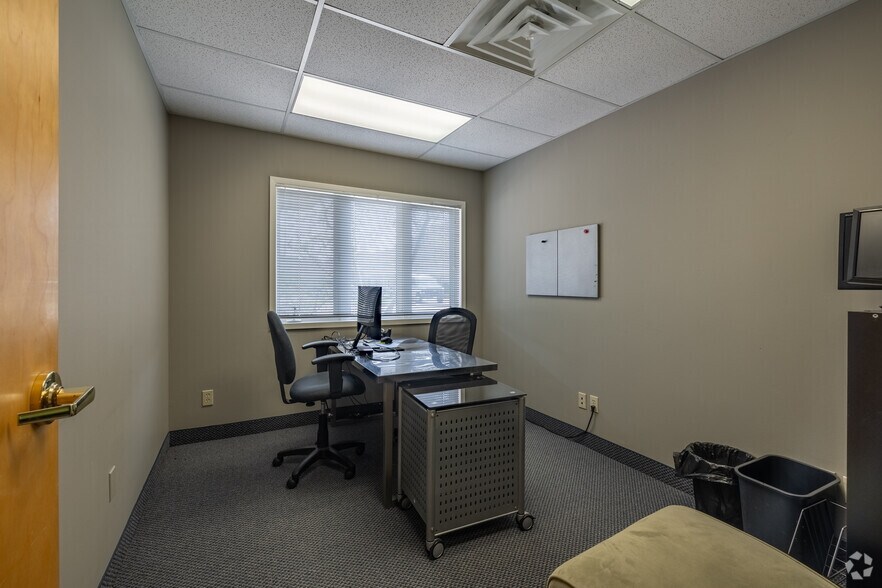 More Photos Of 85 Executive Pky, Hudson Unknown For Lease