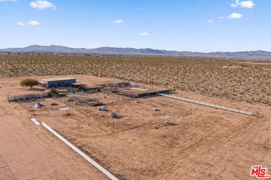 More Photos Of 9025 Camp Rock Rd, Lucerne Valley Veterinarian Kennel For Sale