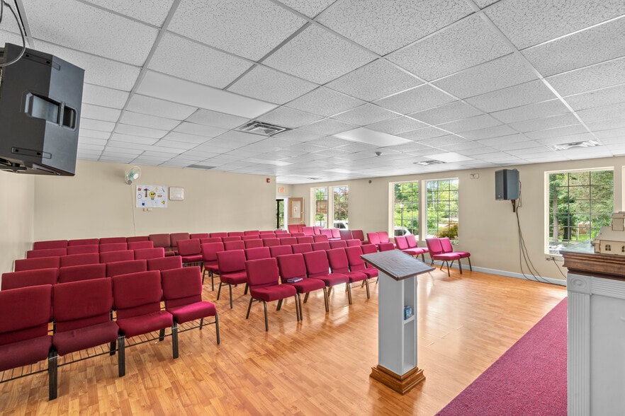 More Photos Of 887 Main St, Monroe Office Residential For Lease