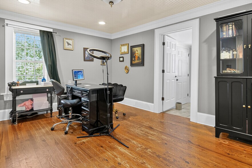 More Photos Of 19428 Zion Ave, Cornelius Office For Sale