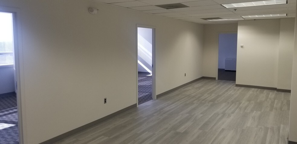 More Photos Of 803 W Broad St, Falls Church Office For Lease