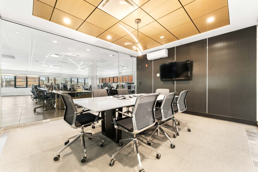 More Photos Of 33-53 62nd St, Woodside Warehouse For Lease