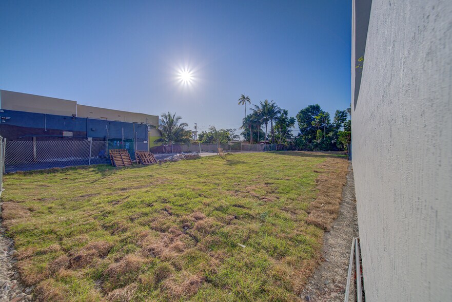 More Photos Of 1750 NW 7th St, Miami Storefront Retail Residential For Sale