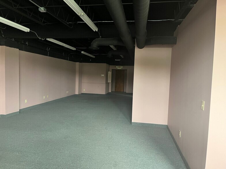 More Photos Of 8221-8237 E Washington St, Chagrin Falls Unknown For Lease