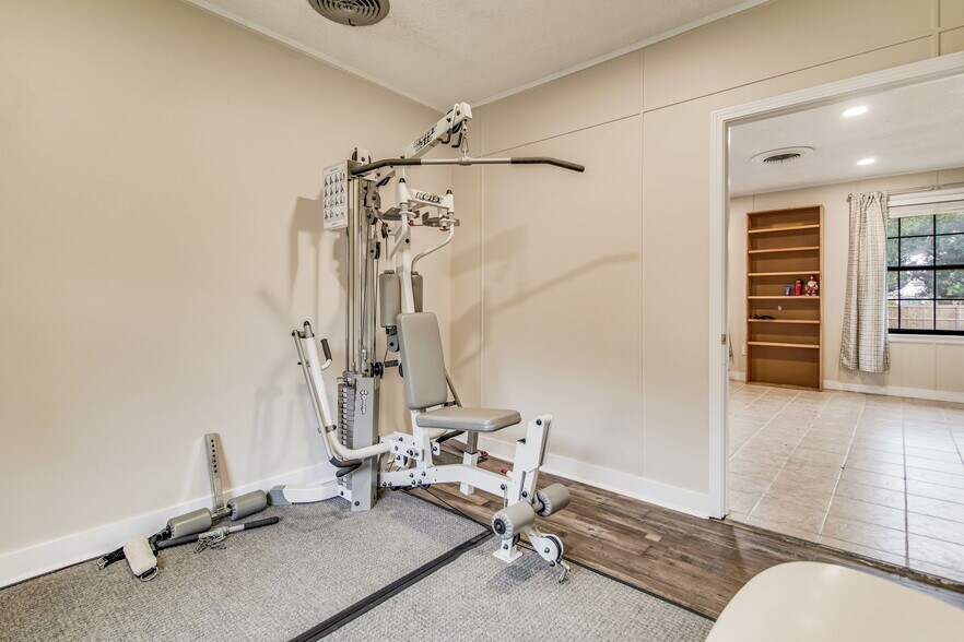 More Photos Of 725 S J St, Pensacola Office Residential For Sale