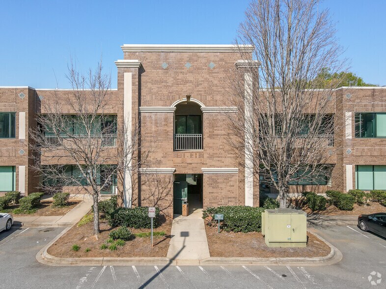 More Photos Of 416 Mccullough Dr, Charlotte Office For Lease