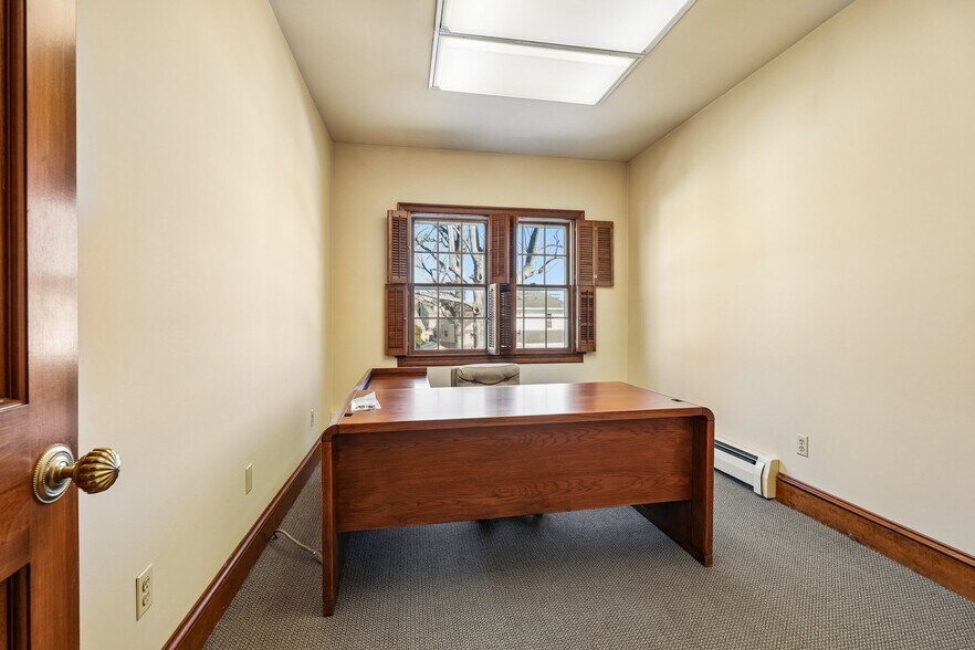 More Photos Of 37 Park Ave, Lyndhurst Office For Sale