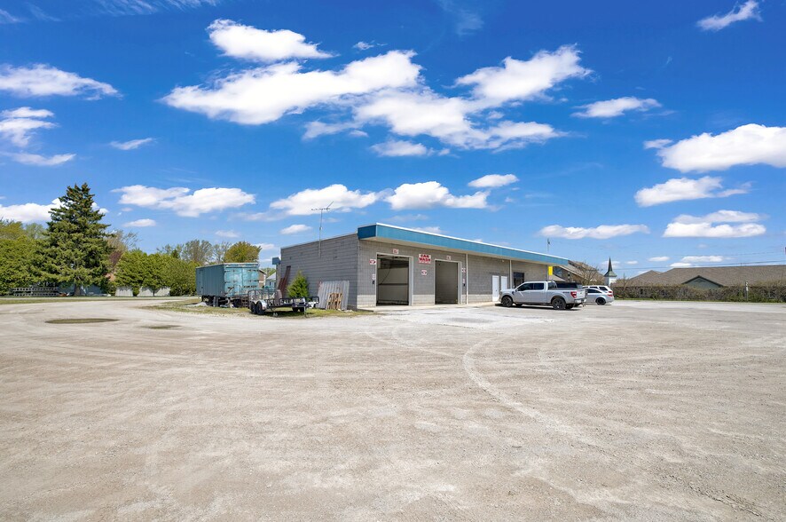 More Photos Of 1727 Division Rd N, Kingsville Restaurant For Sale