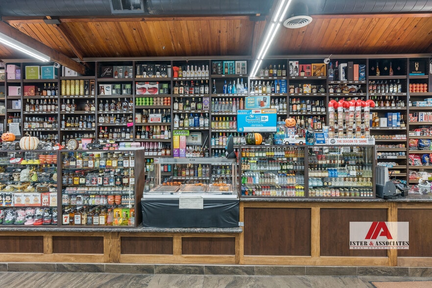 More Photos Of 6618 Wofford Blvd, Wofford Heights Service Station For Sale