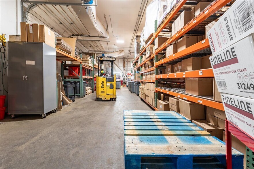 More Photos Of 1502 Minnie St, Fairbanks Industrial For Sale