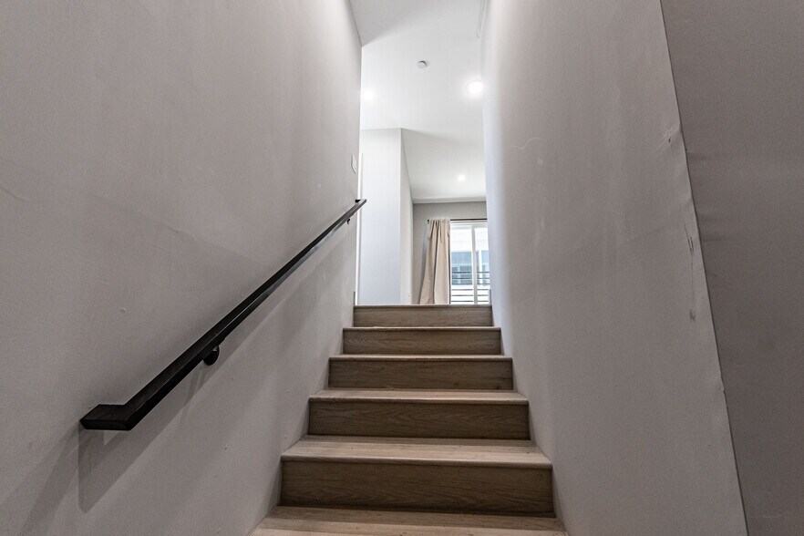 More Photos Of 2223 S Highland Ave, Los Angeles Apartments For Sale