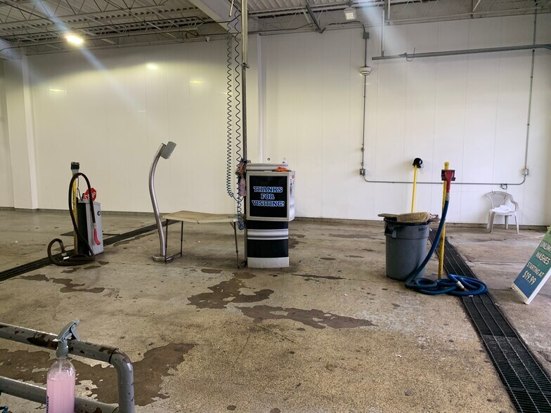 More Photos Of 5600 New Wilke Rd, Rolling Meadows Carwash For Sale