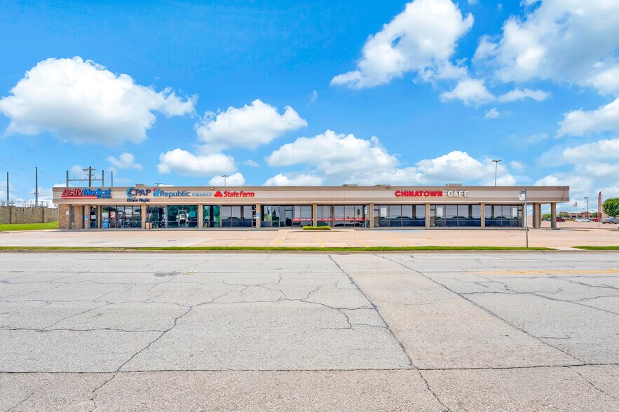 More Photos Of 2317-2321 W University Dr, Denton Unknown For Lease