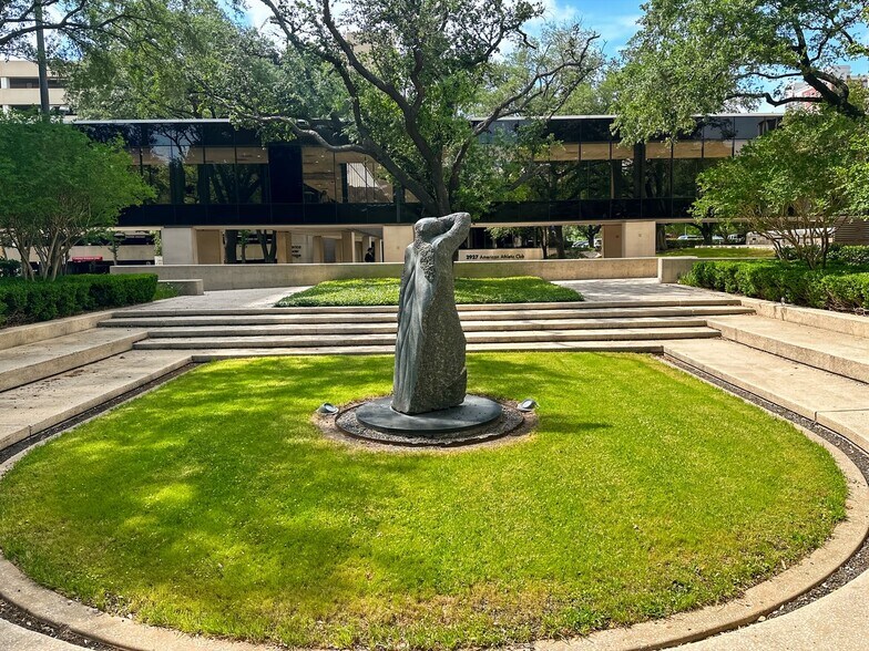 More Photos Of 2929 Allen Pky, Houston Coworking Space