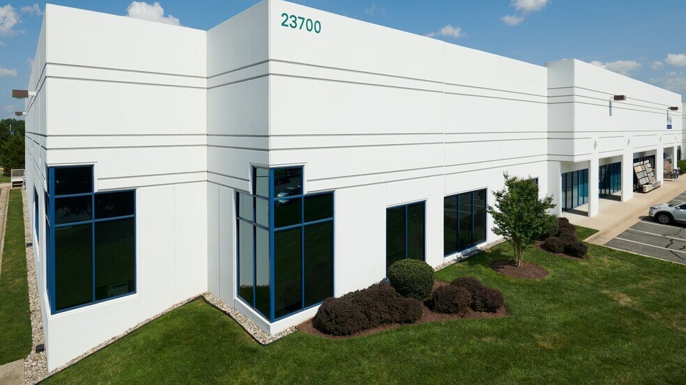 More Photos Of 23700 Pebble Run Pl, Sterling Warehouse For Lease