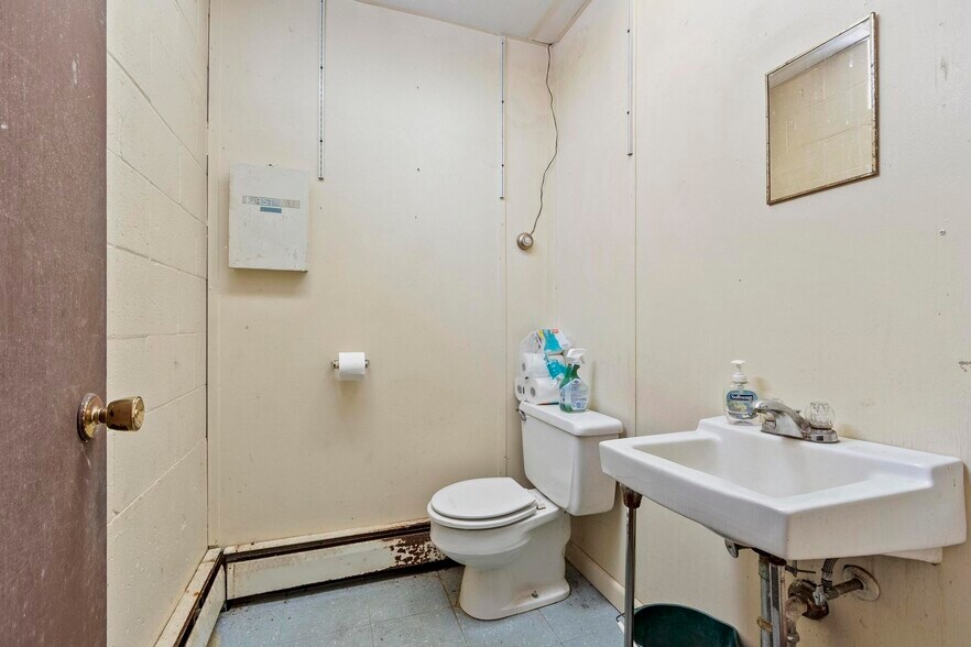 More Photos Of 162 Baldwinville Rd, Templeton Industrial For Sale