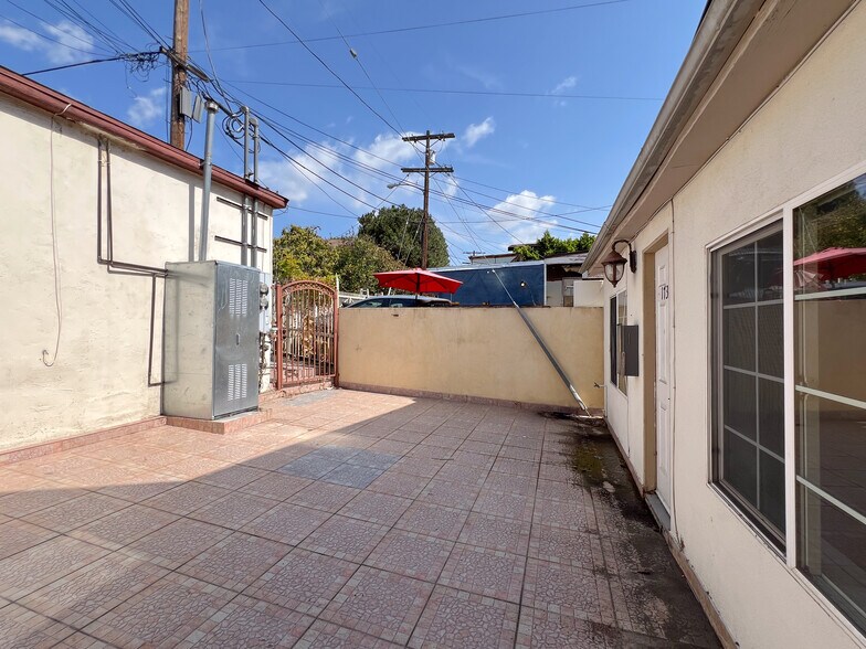 More Photos Of 1733 Silver Lake Blvd, Los Angeles General Retail For Lease