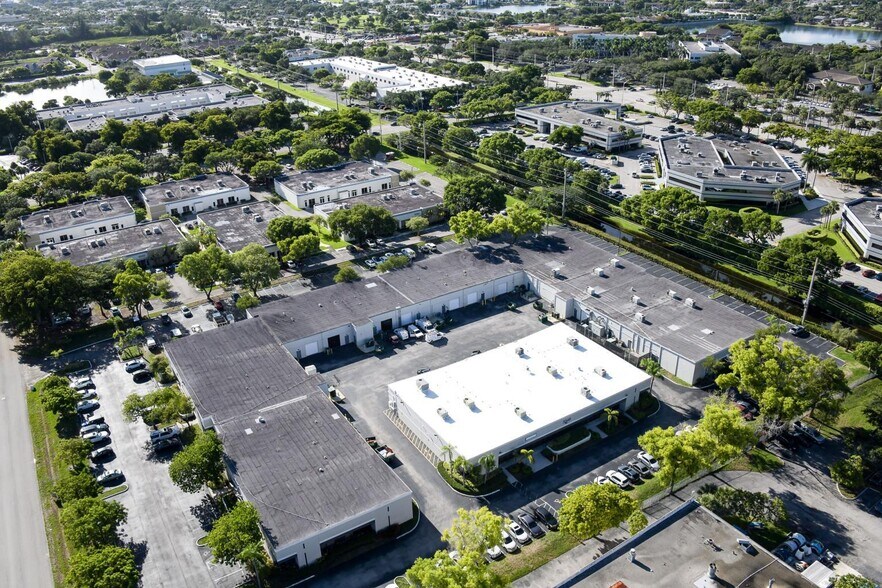 More Photos Of 3320-3350 NW 53rd St, Fort Lauderdale Light Manufacturing For Sale