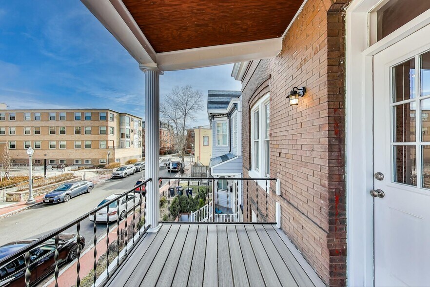 More Photos Of 212 Elm St NW, Washington Apartments For Sale