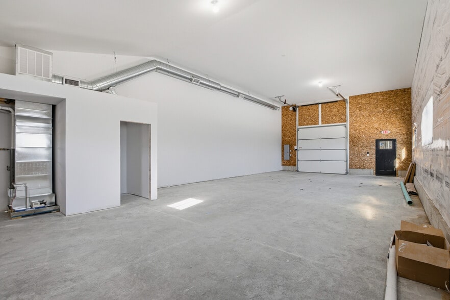 More Photos Of 300 Exeter Rd, Hampton Industrial For Lease