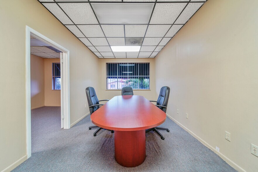 More Photos Of 25 E 4th St, Hialeah Office For Lease