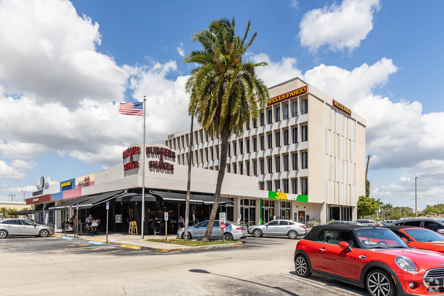 Primary Photo Of 3325 Hollywood Blvd, Hollywood Loft Creative Space For Lease