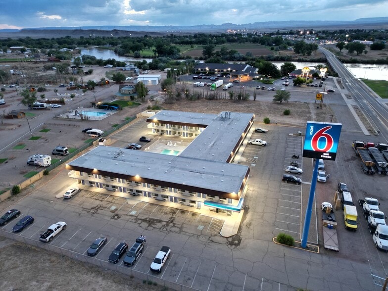 Primary Photo Of 1860 E Main St, Green River Hotel For Sale